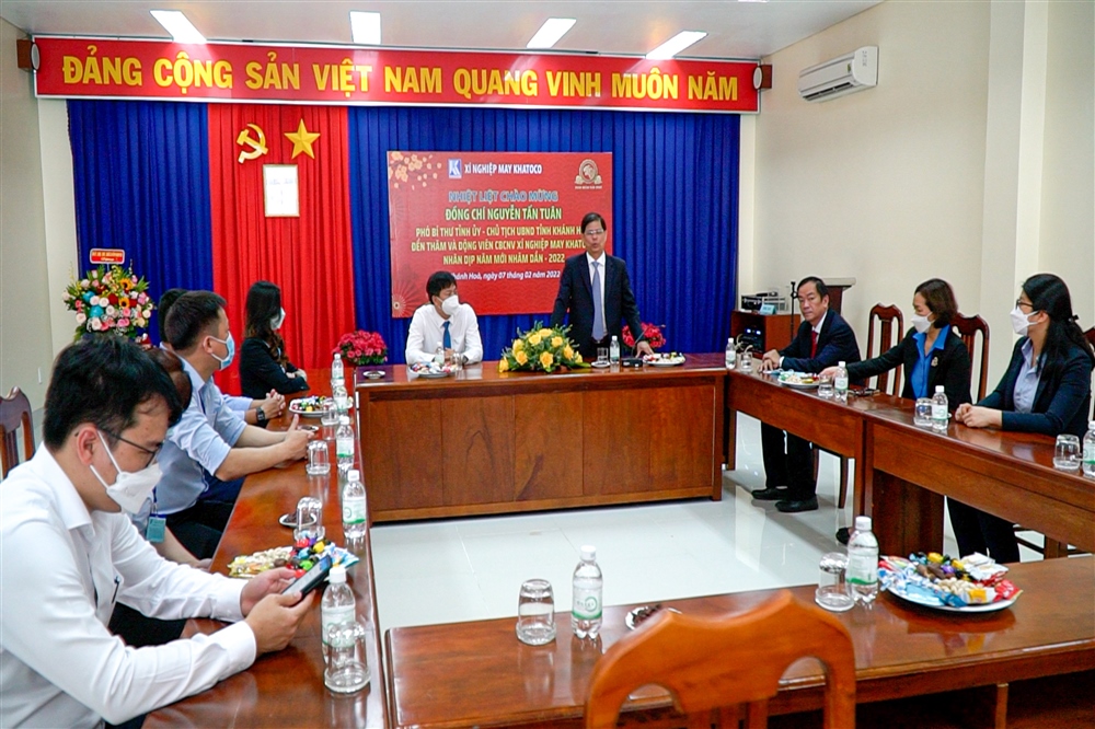Xí nghiệp may Khatoco đón đồng chí Nguyễn Tấn Tuân Chủ Tịch UBND tỉnh đến thăm nhân ngày ra quân đầu xuân Nhâm Dần 2022